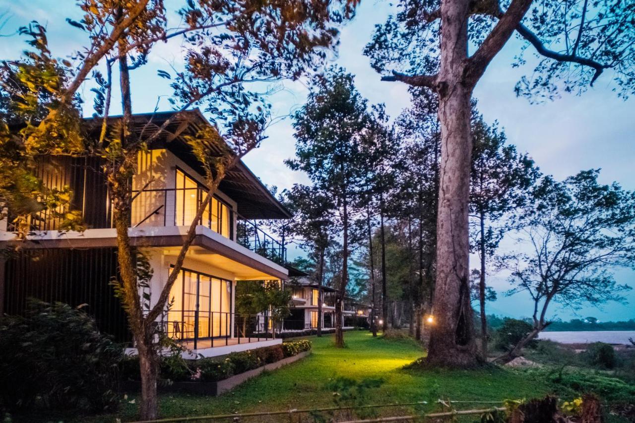 The River Resort Csampaszak Kültér fotó